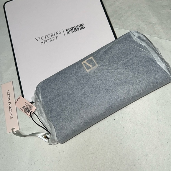 Victoria’s Secret Large Zip Up Wallet - Picture 8 of 9